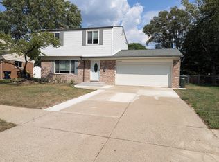 39880 Poinciana Dr, Sterling Heights, MI 48313