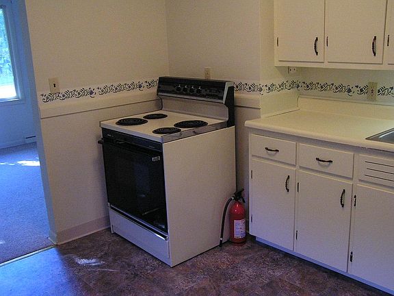 4th image of 704 Dadson Dr