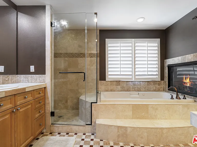 14321 Hortense St — Photo 25
