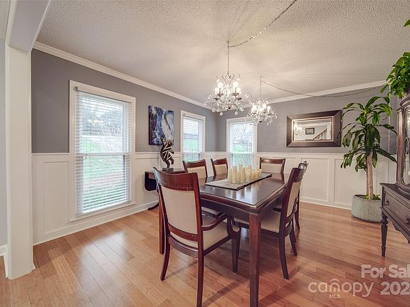 3rd image of 8211 Chandos Pl