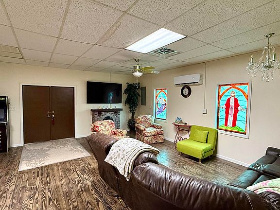 4th image of 205 Church St