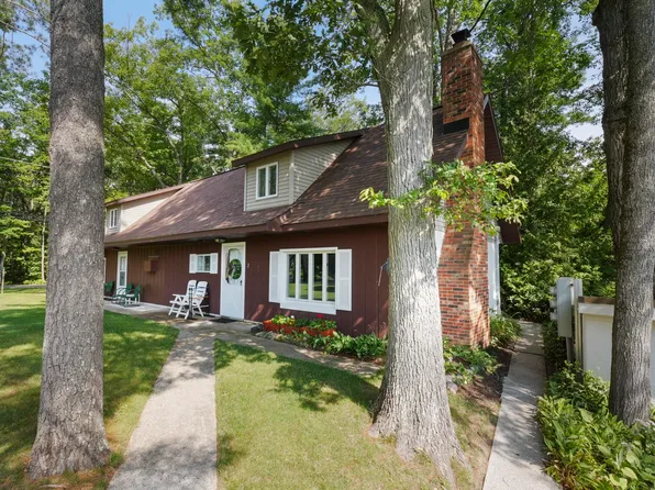 8562 W Higgins Lake Dr, Roscommon, MI 48653