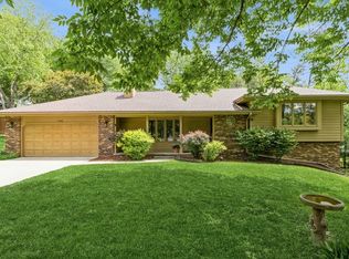 7720 Drake Ct, Clive, IA 50325