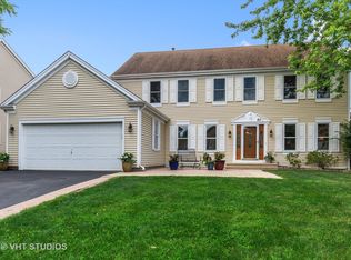 813 Big Bear Trl, Cary, IL 60013