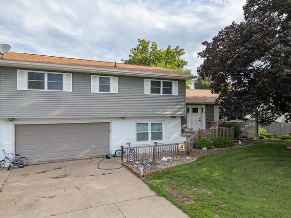 312 11th Pl, Camanche, IA 52730