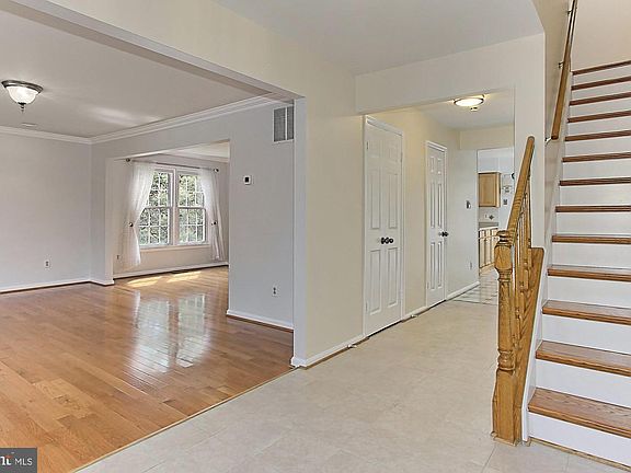 4th image of 5581 Queen Victoria Ct