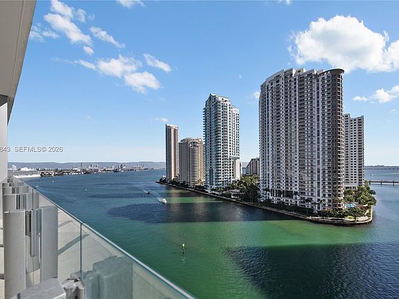 3rd image of 300 Biscayne Boulevard Way #1102
