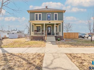 415 E 3rd St, Canton, SD 57013