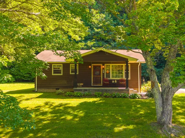 7219 Dillard Road, Scaly Mountain, NC 28775