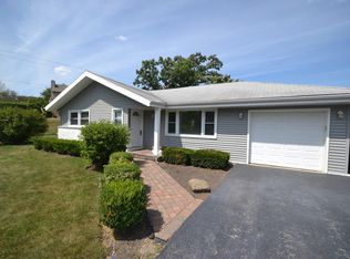 1700 Hickory Ct, Lindenhurst, IL 60046