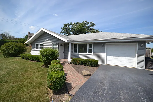 1700 Hickory Ct photo 1