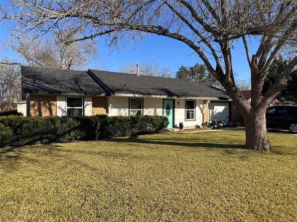 1204 Aransas St, Lockhart, TX 78644