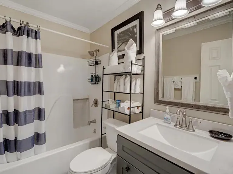 2225 Summit St #2 — Photo 9