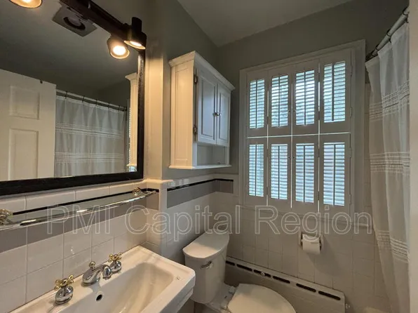 8901 Seneca Ln, Bethesda, MD 20817