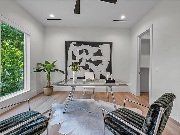 5th image of 419 W Colorado Blvd