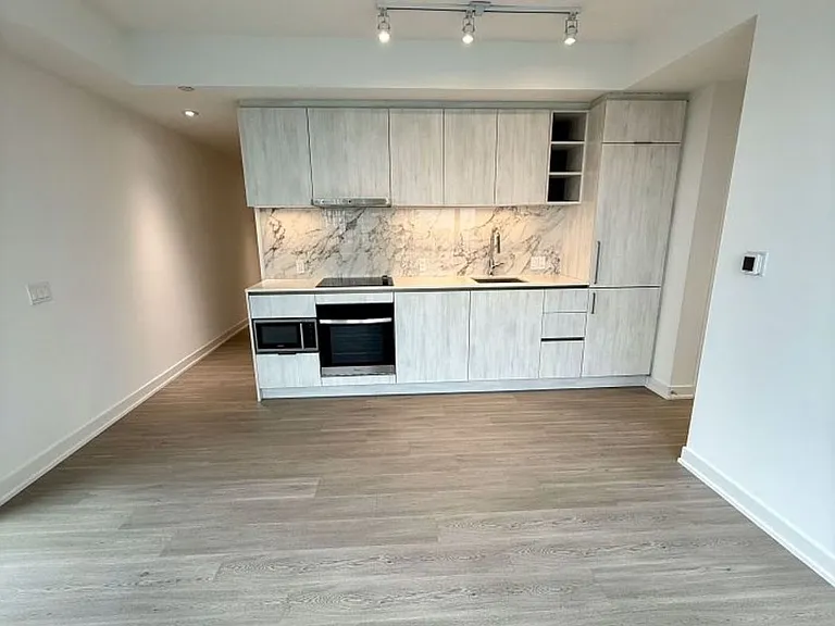 8 Wellesley St W #3209 — Photo 11