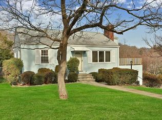 40 Hayhurst Ave, Valhalla, NY 10595