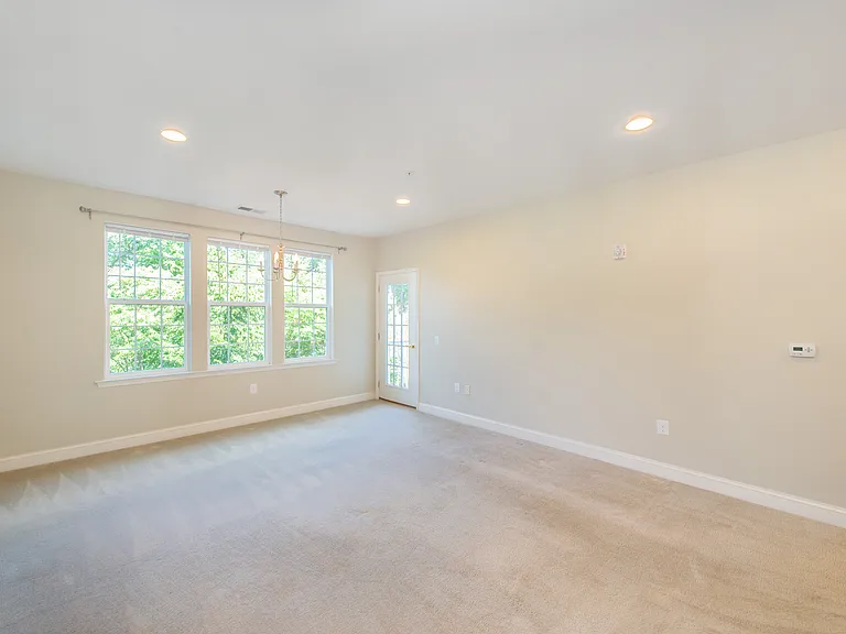 4211 Ramapo Ct — Photo 10