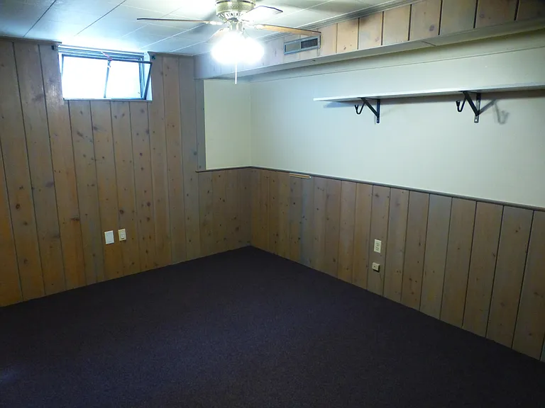 S bedroom downstairs