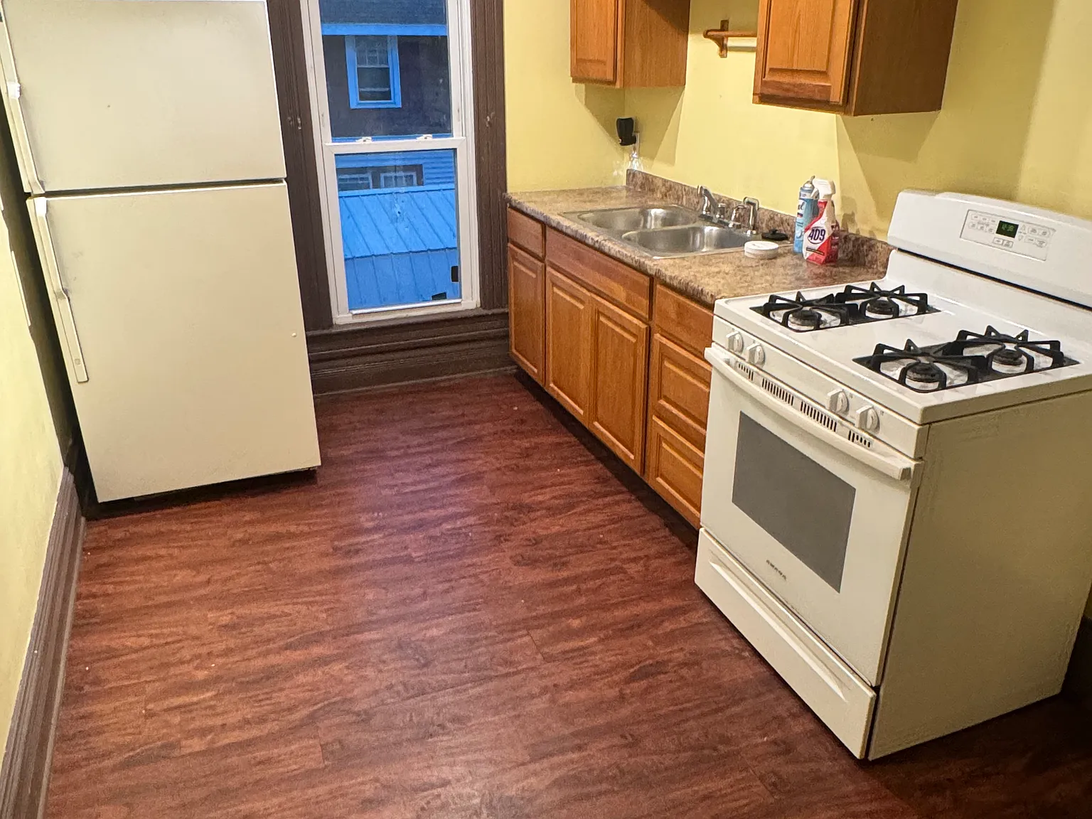 2 bed, $900 — Photo 2