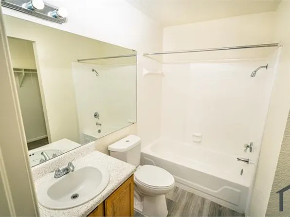 1122 E 60th St S, Tulsa, OK