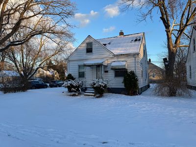 19240 Beaconsfield St, Harper Woods, MI, 48225