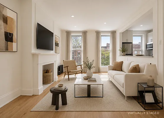 Living room, photo 2