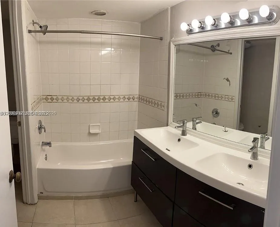 Lakeshore Condo 3 — Photo 3
