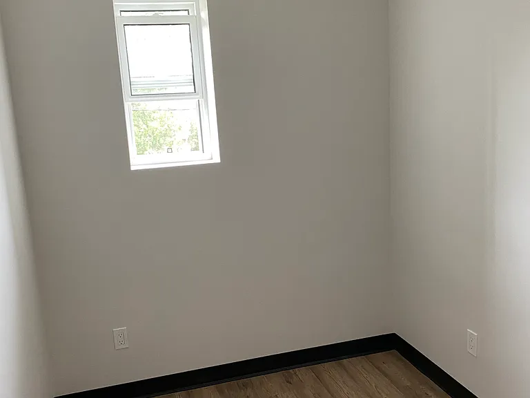 145 Woodward Ave — Photo 6