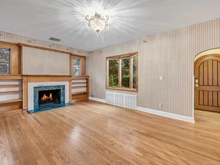 384 Owen Ave — Photo 4