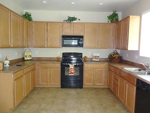 4th image of 1033 E Nickleback St