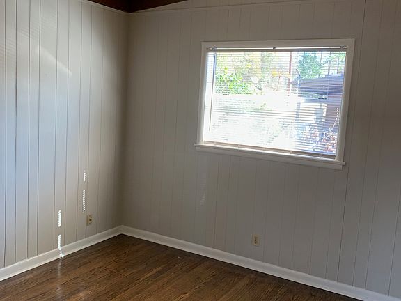 4th image of 3930 Montclair Rd