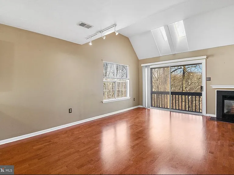 411 Derry Dr #411 — Photo 3