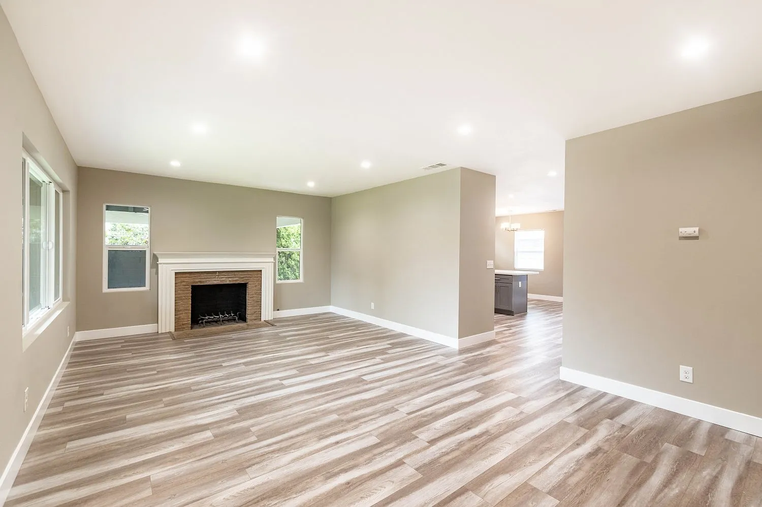3 bed, 1711 sqft, $5,500 — Photo 3