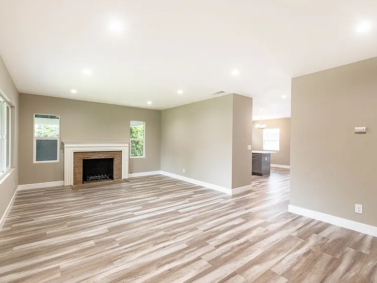 6633 Costello Ave — Photo 3