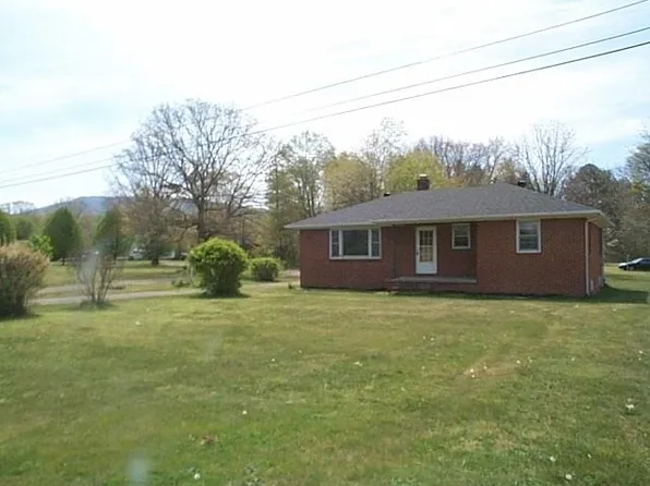 82 Crimora Station Ln, Crimora, VA 24431