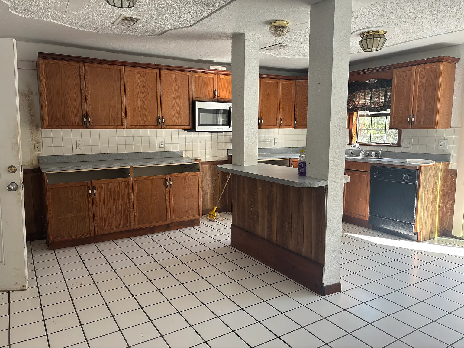 3 bed, 594 sqft, $1,400 — Photo 4