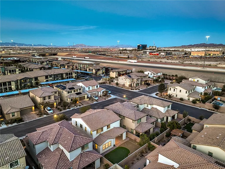 3213 Molinos Dr — Photo 63