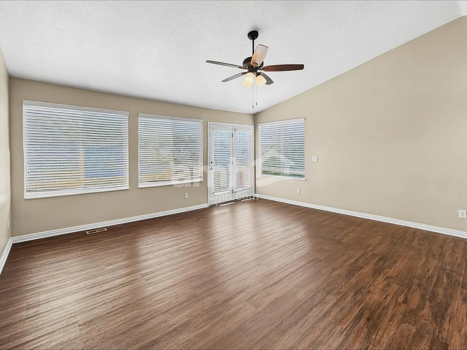 3 bed, 2.0 bath, 1513 sqft, $2,080 — Photo 4