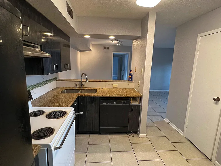 8918 Bissonnet St #307 — Photo 12