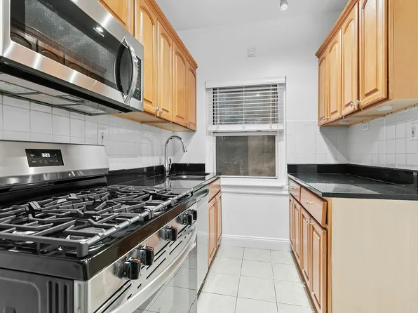 320 East 83rd Street 2B image 6 of 7