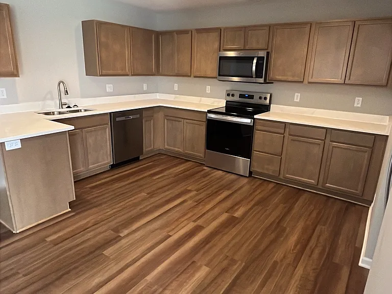 1094 Pebblecreek Dr #A — Photo 3