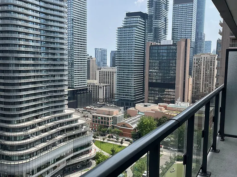 955 Bay St #2019 — Photo 7