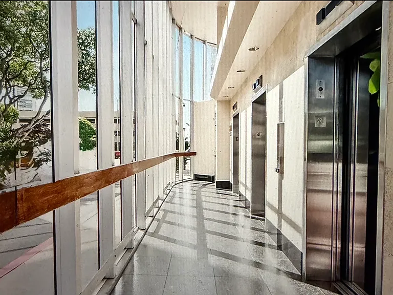 500 University Ave #515 — Photo 4