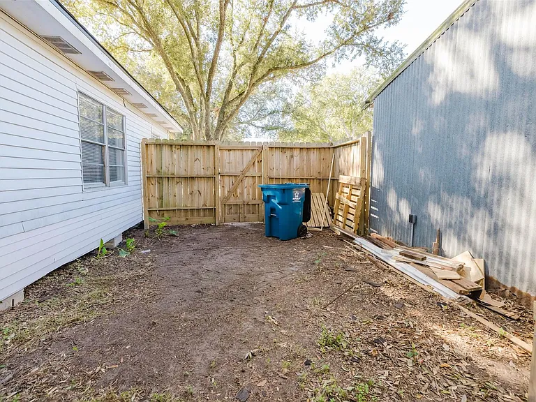 2518 Daugherty St — Photo 13