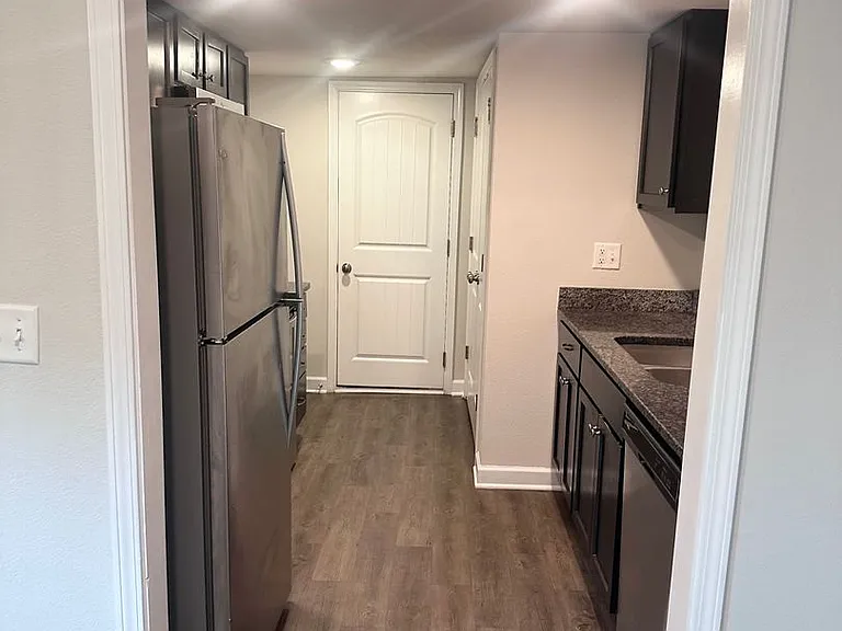 1402 NE Mary Ct — Photo 4