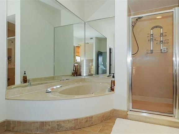 4th image of 1135 Bayshore Dr