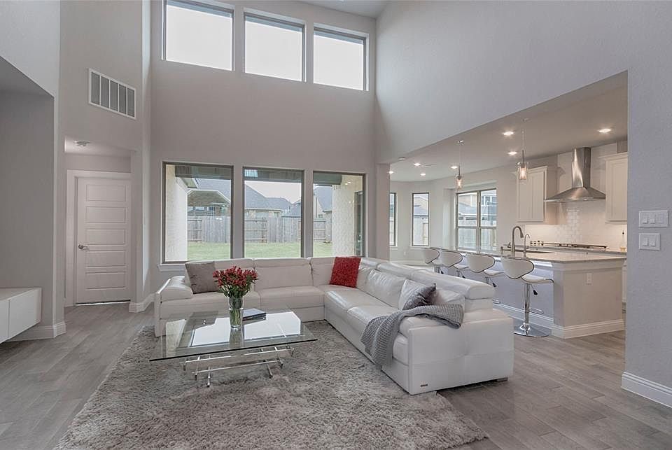 1st image of 1927 Kingston Meadow Ln