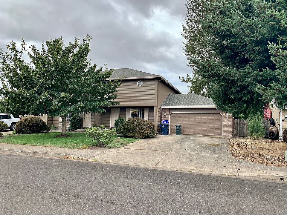 2nd image of 2250 Parker Pl