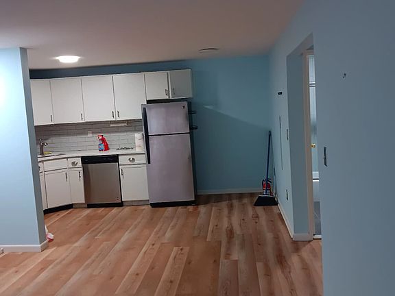 2nd image of 100 Oakwood Ave APT A8